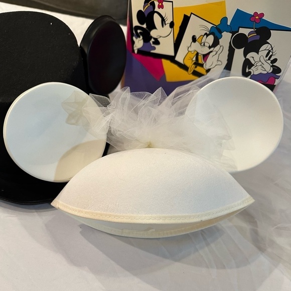 Vintage Walt Disney World Retired Bride And Groom Ears Top Hat &Box Mickey Mouse main image 12